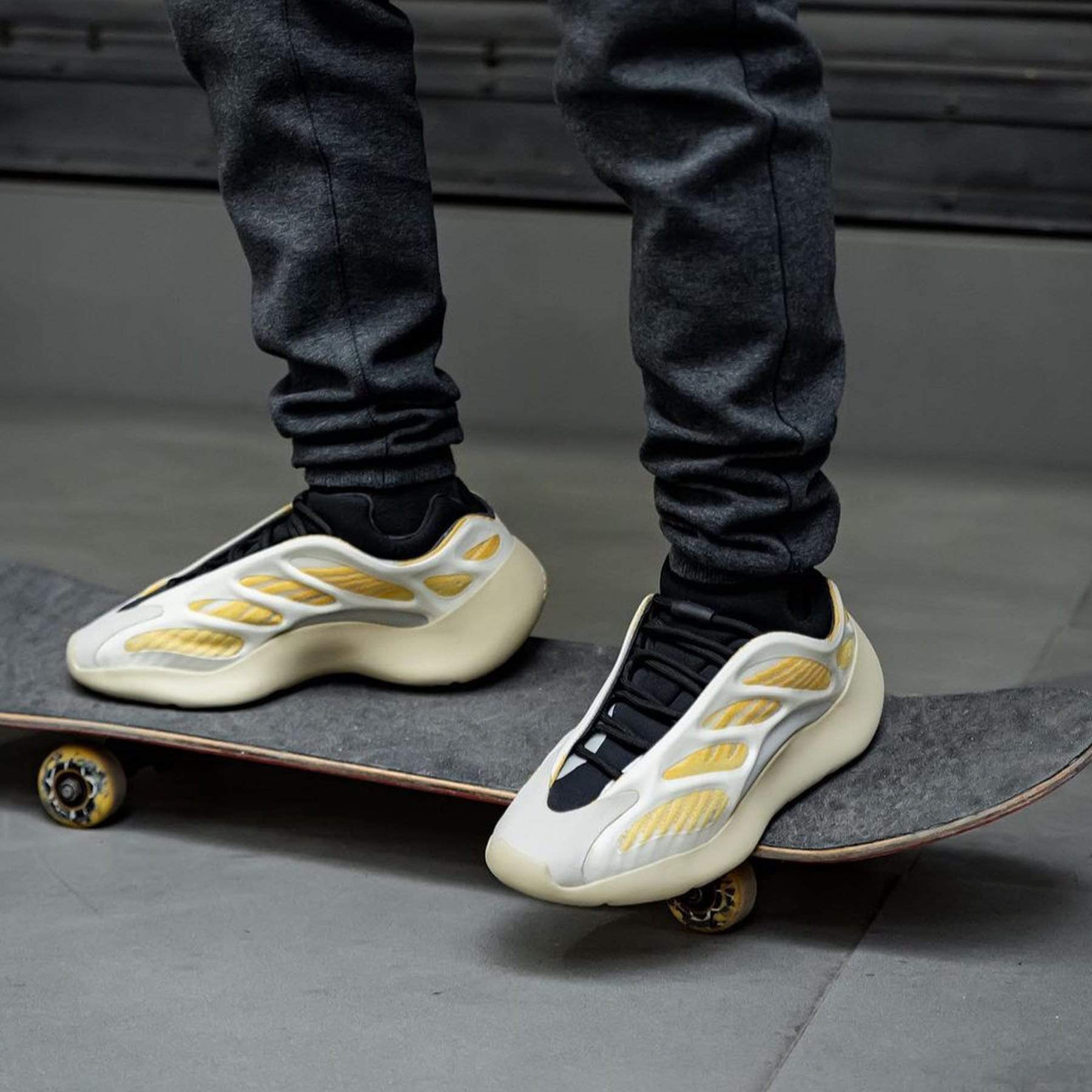 adidas Yeezy 700 V3 ‘Safflower’ adidas Yeezy 700 V3 ‘Safflower’