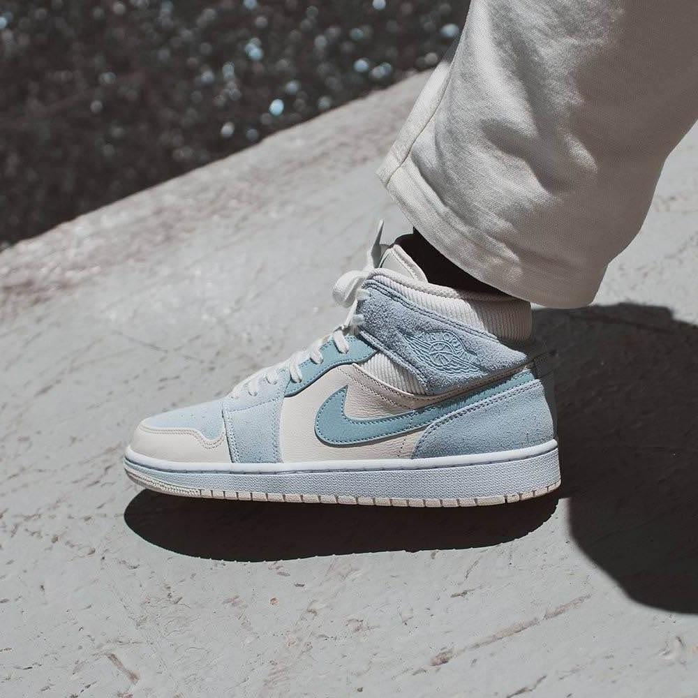 Air Jordan 1 Mid SE ‘Sail Light Blue’ Air Jordan 1 Mid SE ‘Sail Light Blue’