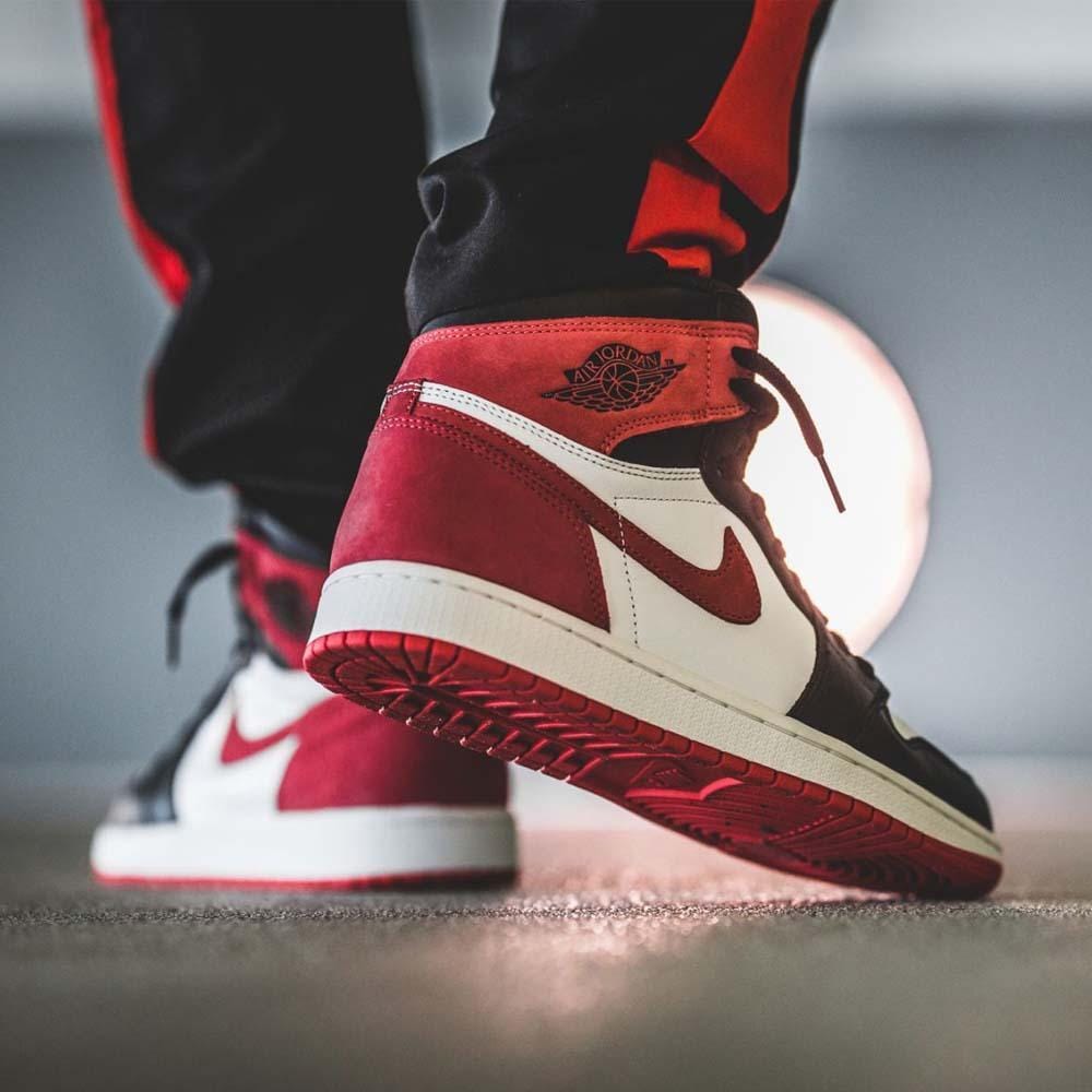 Air Jordan 1 Retro High OG “Summit Red”