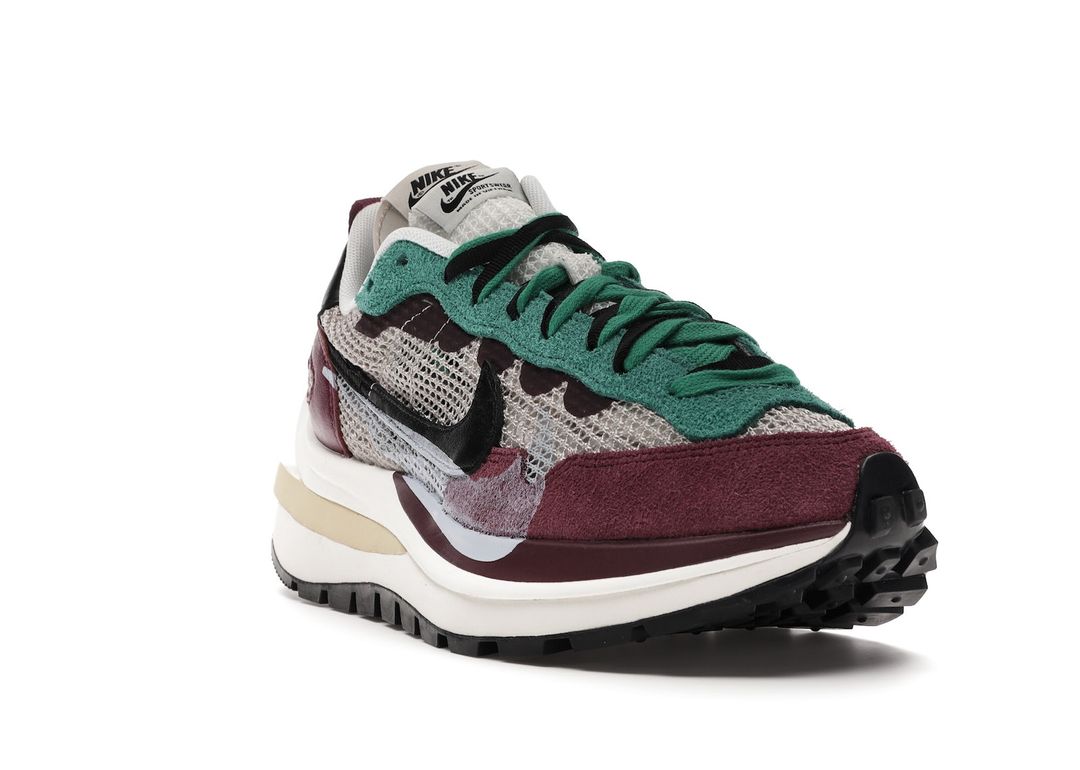 Nike Vaporwaffle Sacai Villain Red Neptune Green