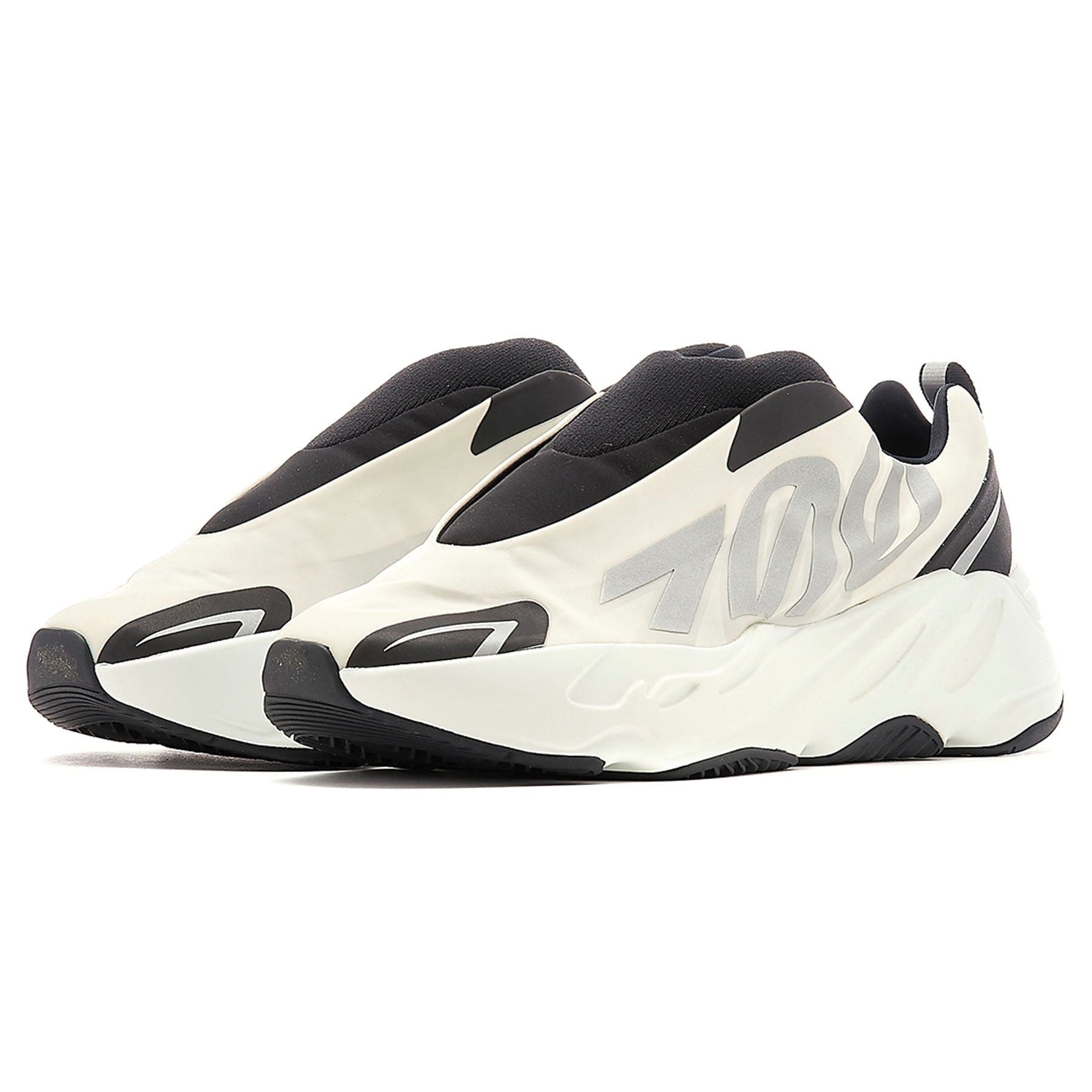 Yeezy Boost 700 MNVN Laceless ‘Analog’